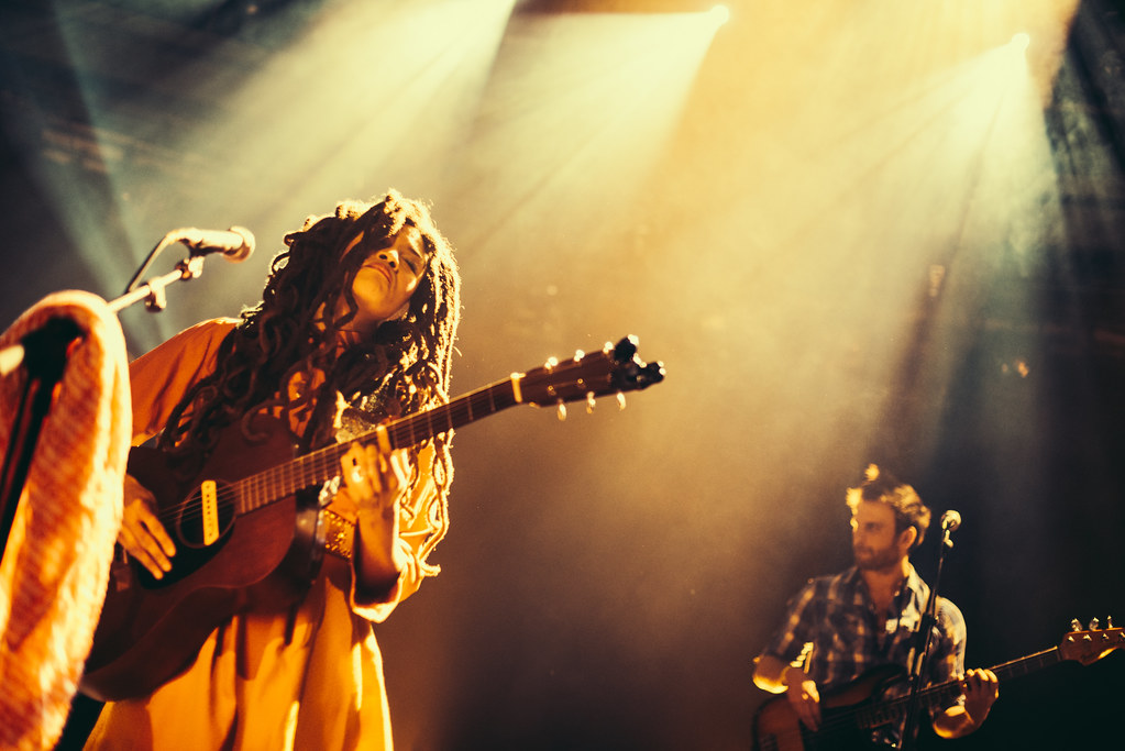 Valerie June performing. CREDIT: Kmeron/ Flickr